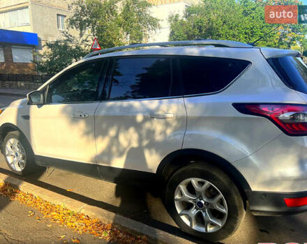 Белый Форд Эскейп, объемом двигателя 2 л и пробегом 181 тыс. км за 12400 $, фото 1 на Automoto.ua