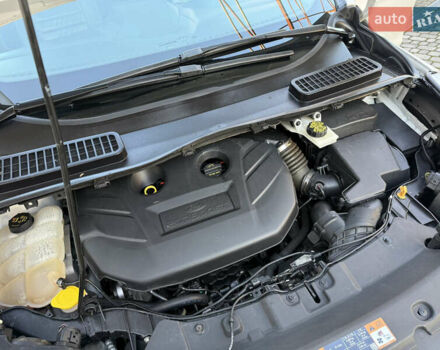 Белый Форд Эскейп, объемом двигателя 2 л и пробегом 161 тыс. км за 11950 $, фото 80 на Automoto.ua