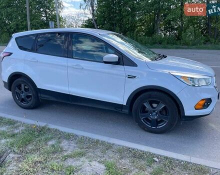 Белый Форд Эскейп, объемом двигателя 2.5 л и пробегом 179 тыс. км за 13000 $, фото 2 на Automoto.ua