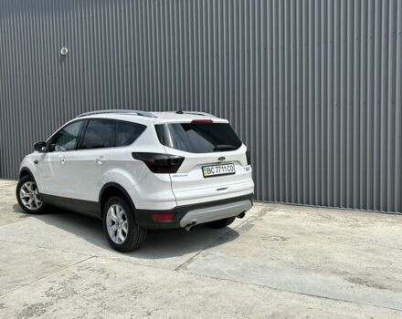 Белый Форд Эскейп, объемом двигателя 2 л и пробегом 216 тыс. км за 11900 $, фото 2 на Automoto.ua