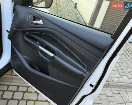 Белый Форд Эскейп, объемом двигателя 2 л и пробегом 161 тыс. км за 11950 $, фото 59 на Automoto.ua