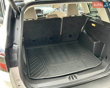 Белый Форд Эскейп, объемом двигателя 2 л и пробегом 217 тыс. км за 11900 $, фото 22 на Automoto.ua