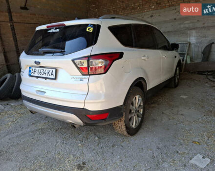 Белый Форд Эскейп, объемом двигателя 2 л и пробегом 180 тыс. км за 12000 $, фото 2 на Automoto.ua