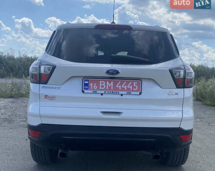 Білий Форд Ескейп, об'ємом двигуна 1.5 л та пробігом 49 тис. км за 12500 $, фото 4 на Automoto.ua