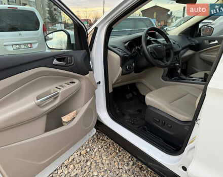 Белый Форд Эскейп, объемом двигателя 1.5 л и пробегом 75 тыс. км за 14100 $, фото 7 на Automoto.ua