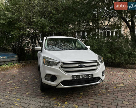 Белый Форд Эскейп, объемом двигателя 2 л и пробегом 67 тыс. км за 14500 $, фото 1 на Automoto.ua