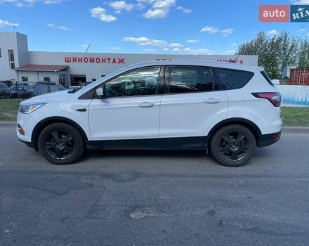 Белый Форд Эскейп, объемом двигателя 2.5 л и пробегом 179 тыс. км за 13000 $, фото 1 на Automoto.ua