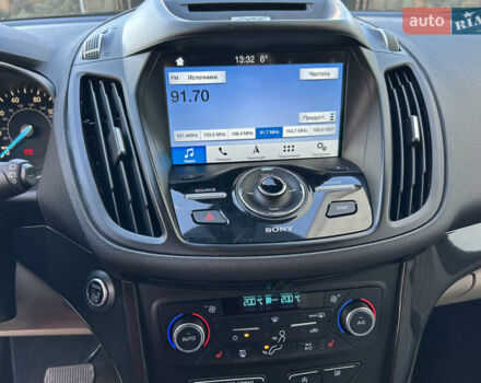 Белый Форд Эскейп, объемом двигателя 2 л и пробегом 217 тыс. км за 11900 $, фото 11 на Automoto.ua