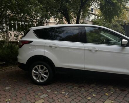 Белый Форд Эскейп, объемом двигателя 2 л и пробегом 64 тыс. км за 14500 $, фото 5 на Automoto.ua