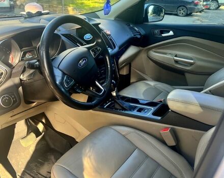 Белый Форд Эскейп, объемом двигателя 2 л и пробегом 178 тыс. км за 14500 $, фото 6 на Automoto.ua