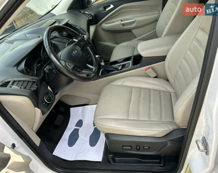 Белый Форд Эскейп, объемом двигателя 2 л и пробегом 217 тыс. км за 11900 $, фото 27 на Automoto.ua