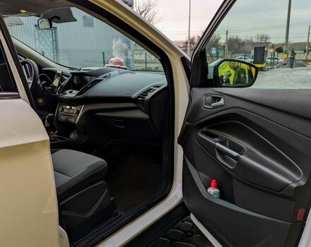 Форд Эскейп 2016 в Харькове на Automoto.ua Белый Форд Эскейп, объемом двигателя 1.5 л и пробегом 178 тыс. км за 11000 $, фото 8 на Automoto.ua