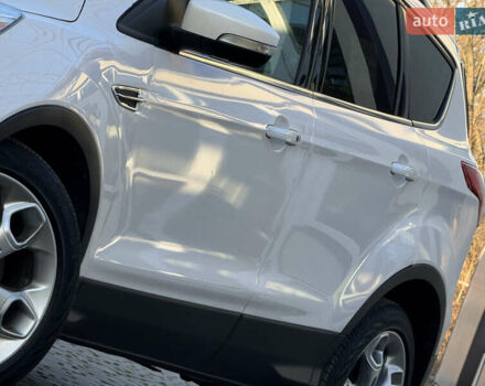 Белый Форд Эскейп, объемом двигателя 2 л и пробегом 161 тыс. км за 11950 $, фото 6 на Automoto.ua