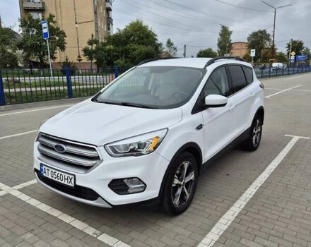 Белый Форд Эскейп, объемом двигателя 2 л и пробегом 108 тыс. км за 14200 $, фото 1 на Automoto.ua