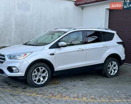 Белый Форд Эскейп, объемом двигателя 2 л и пробегом 217 тыс. км за 11900 $, фото 17 на Automoto.ua