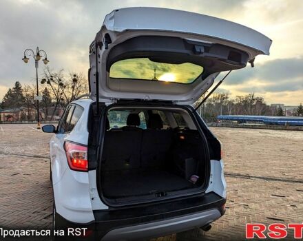 Форд Эскейп 2016 в Харькове на Automoto.ua Белый Форд Эскейп, объемом двигателя 1.5 л и пробегом 178 тыс. км за 11000 $, фото 3 на Automoto.ua