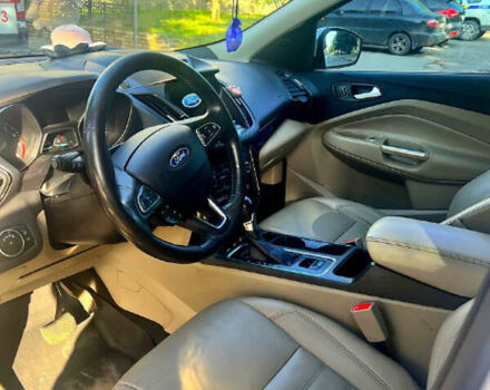 Белый Форд Эскейп, объемом двигателя 2 л и пробегом 181 тыс. км за 12400 $, фото 5 на Automoto.ua