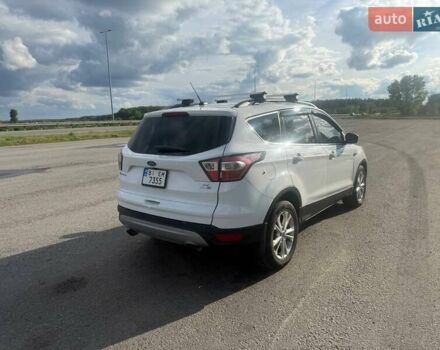 Форд Эскейп 2016 в Полтаве на Automoto.ua Белый Форд Эскейп, объемом двигателя 1.5 л и пробегом 242 тыс. км за 10700 $, фото 2 на Automoto.ua
