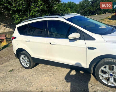 Белый Форд Эскейп, объемом двигателя 2 л и пробегом 181 тыс. км за 12400 $, фото 2 на Automoto.ua