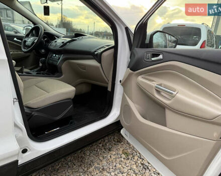 Белый Форд Эскейп, объемом двигателя 1.5 л и пробегом 75 тыс. км за 14100 $, фото 16 на Automoto.ua