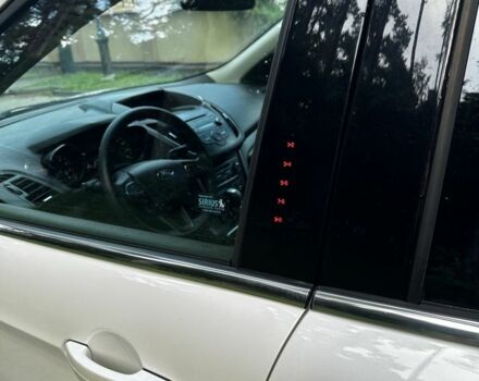 Белый Форд Эскейп, объемом двигателя 1.5 л и пробегом 137 тыс. км за 10800 $, фото 2 на Automoto.ua