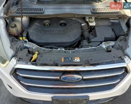 Белый Форд Эскейп, объемом двигателя 0 л и пробегом 153 тыс. км за 1100 $, фото 10 на Automoto.ua