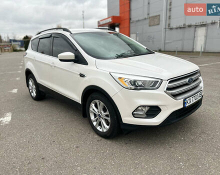 Белый Форд Эскейп, объемом двигателя 1.5 л и пробегом 208 тыс. км за 11899 $, фото 3 на Automoto.ua
