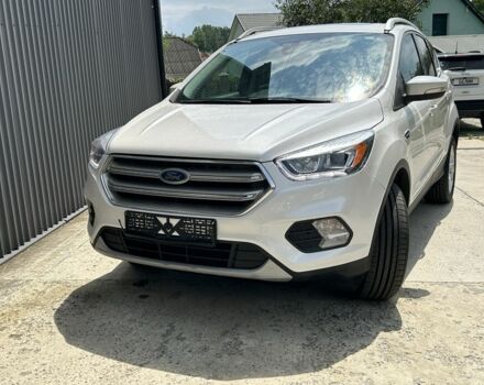 Белый Форд Эскейп, объемом двигателя 2 л и пробегом 216 тыс. км за 11900 $, фото 4 на Automoto.ua