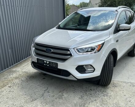 Белый Форд Эскейп, объемом двигателя 2 л и пробегом 216 тыс. км за 11900 $, фото 7 на Automoto.ua