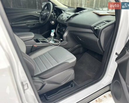 Белый Форд Эскейп, объемом двигателя 2.5 л и пробегом 312 тыс. км за 10500 $, фото 5 на Automoto.ua