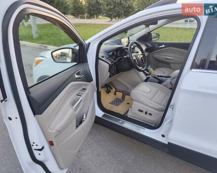 Белый Форд Эскейп, объемом двигателя 2.49 л и пробегом 213 тыс. км за 12900 $, фото 9 на Automoto.ua
