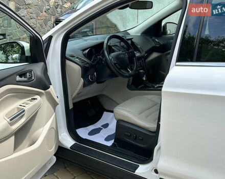 Белый Форд Эскейп, объемом двигателя 2 л и пробегом 217 тыс. км за 11900 $, фото 24 на Automoto.ua