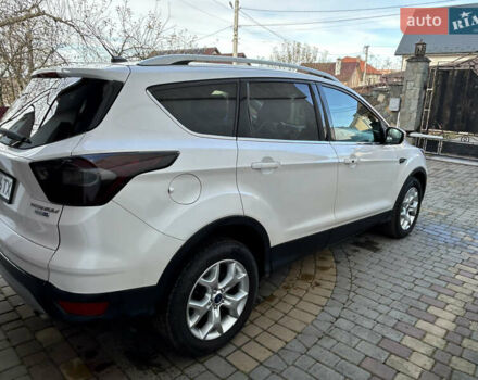 Белый Форд Эскейп, объемом двигателя 2 л и пробегом 217 тыс. км за 11900 $, фото 5 на Automoto.ua