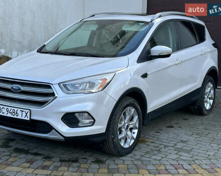 Белый Форд Эскейп, объемом двигателя 2 л и пробегом 217 тыс. км за 11900 $, фото 15 на Automoto.ua