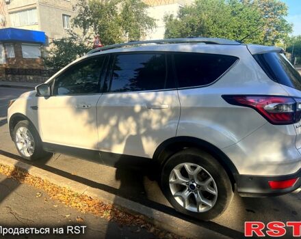 Белый Форд Эскейп, объемом двигателя 2 л и пробегом 178 тыс. км за 14500 $, фото 1 на Automoto.ua
