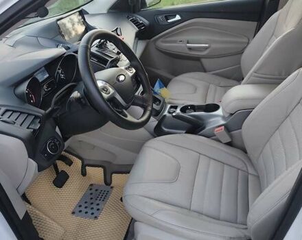 Белый Форд Эскейп, объемом двигателя 2.49 л и пробегом 213 тыс. км за 12900 $, фото 10 на Automoto.ua