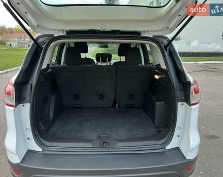 Форд Эскейп 2016 в Жмеренке на Automoto.ua Белый Форд Эскейп, объемом двигателя 2.5 л и пробегом 149 тыс. км за 10980 $, фото 34 на Automoto.ua