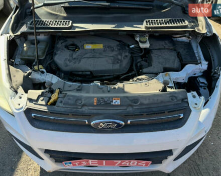 Белый Форд Эскейп, объемом двигателя 1.6 л и пробегом 240 тыс. км за 6400 $, фото 5 на Automoto.ua
