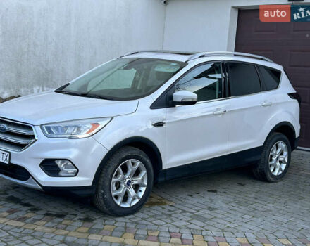 Белый Форд Эскейп, объемом двигателя 2 л и пробегом 217 тыс. км за 11900 $, фото 16 на Automoto.ua