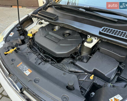 Белый Форд Эскейп, объемом двигателя 2 л и пробегом 161 тыс. км за 11950 $, фото 79 на Automoto.ua