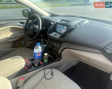 Форд Эскейп 2016 в Полтаве на Automoto.ua Белый Форд Эскейп, объемом двигателя 1.5 л и пробегом 242 тыс. км за 10700 $, фото 11 на Automoto.ua