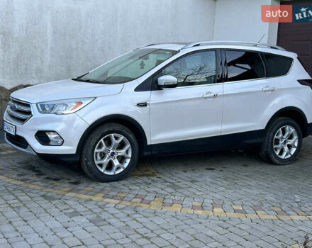 Белый Форд Эскейп, объемом двигателя 2 л и пробегом 217 тыс. км за 11900 $, фото 18 на Automoto.ua