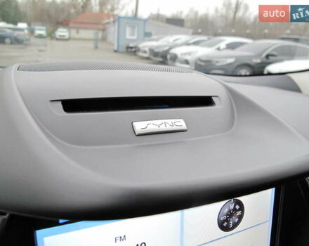 Белый Форд Эскейп, объемом двигателя 2 л и пробегом 117 тыс. км за 14000 $, фото 78 на Automoto.ua