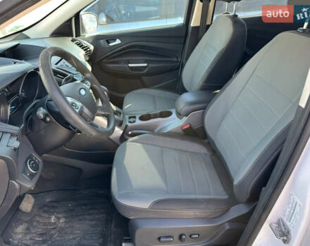 Белый Форд Эскейп, объемом двигателя 1.6 л и пробегом 240 тыс. км за 6400 $, фото 9 на Automoto.ua