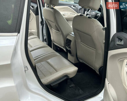 Белый Форд Эскейп, объемом двигателя 2 л и пробегом 217 тыс. км за 11900 $, фото 23 на Automoto.ua