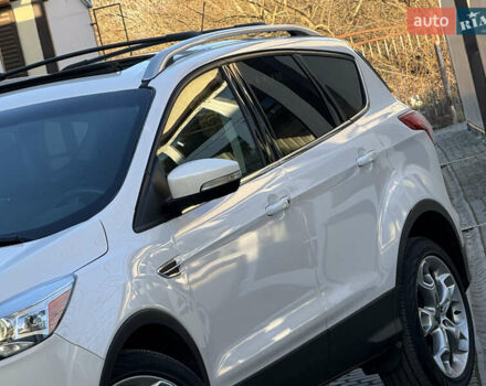 Белый Форд Эскейп, объемом двигателя 2 л и пробегом 161 тыс. км за 11950 $, фото 5 на Automoto.ua