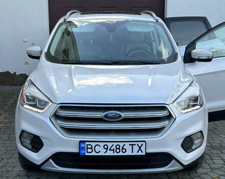 Белый Форд Эскейп, объемом двигателя 2 л и пробегом 217 тыс. км за 11900 $, фото 8 на Automoto.ua