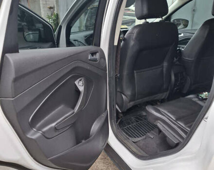 Белый Форд Эскейп, объемом двигателя 2 л и пробегом 180 тыс. км за 12000 $, фото 5 на Automoto.ua