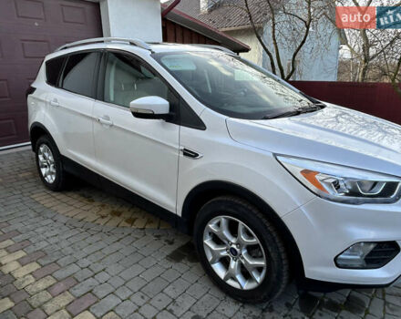 Белый Форд Эскейп, объемом двигателя 2 л и пробегом 217 тыс. км за 11900 $, фото 6 на Automoto.ua