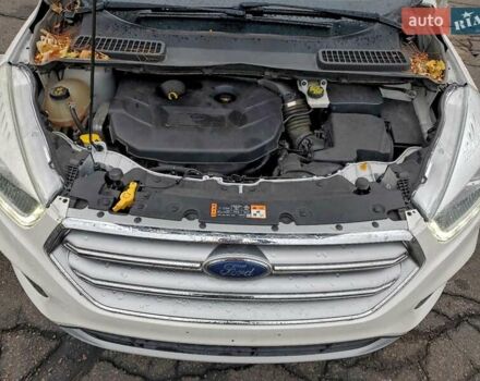 Белый Форд Эскейп, объемом двигателя 2 л и пробегом 159 тыс. км за 1900 $, фото 10 на Automoto.ua